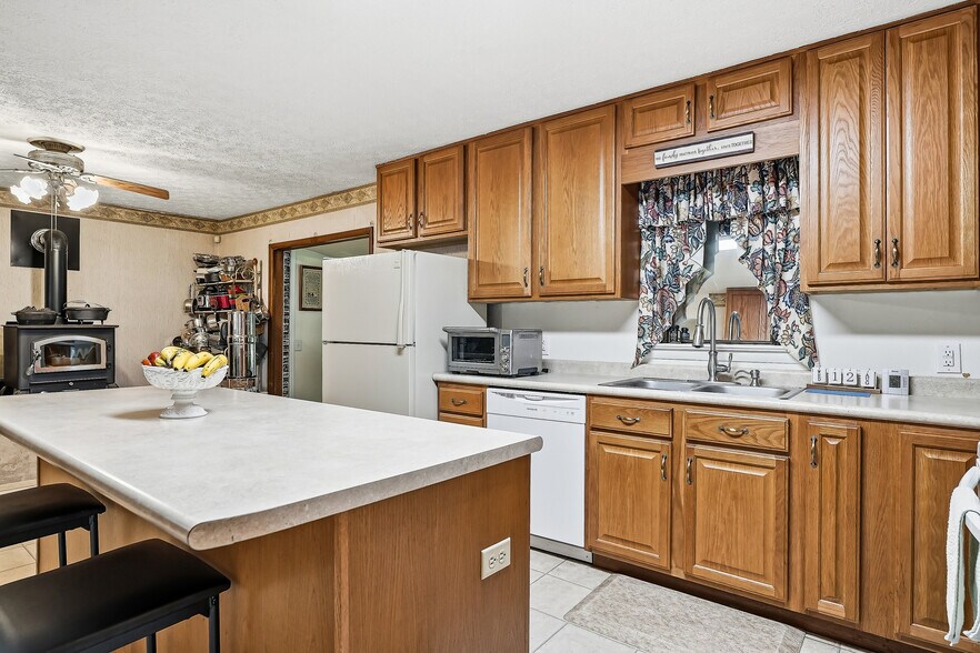 More Photos Of 2650 Cook Rd, Crossville Office For Sale