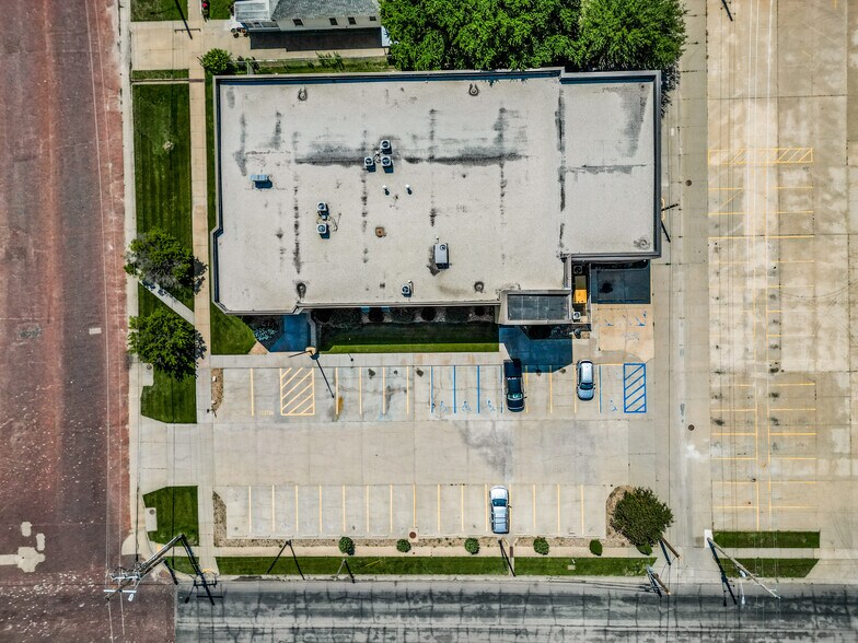 More Photos Of 500 W 1st Ave, Hutchinson Office For Sale