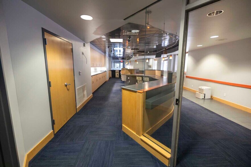 More Photos Of 602 E Green St, Champaign Storefront Retail Office For Lease