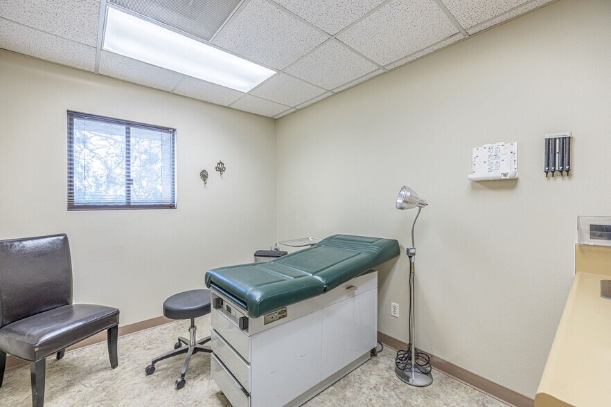 More Photos Of 44725 10th St W, Lancaster Medical For Sale