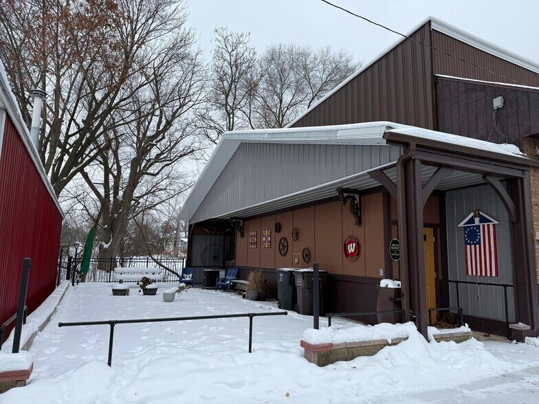 More Photos Of 202 S Main St, Lake Mills Storefront Retail Residential For Sale