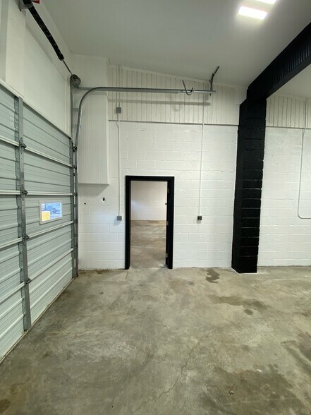 More Photos Of 134 Cockeysville, Cockeysville Warehouse For Lease