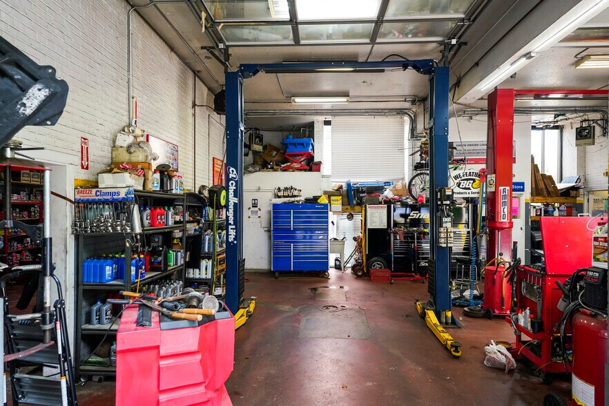 More Photos Of 11410 N Shore Dr, Reston Service Station For Sale