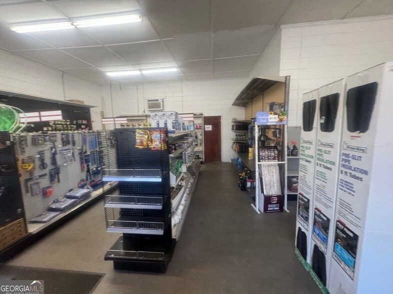 More Photos Of 2886 GA Highway 117, Cadwell General Retail For Sale