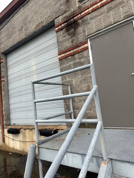 More Photos Of 3615 S Goodlett St, Memphis Light Distribution For Lease