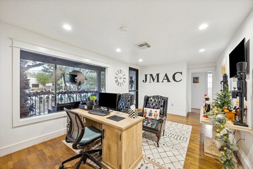 More Photos Of 5225 E 5th St, Katy Light Manufacturing For Sale