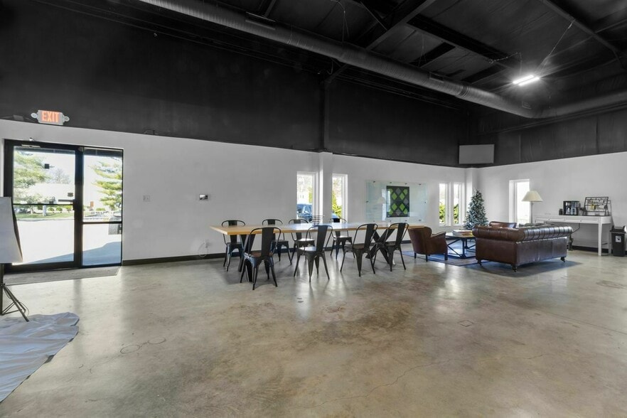 More Photos Of 15402 Stony Creek Way, Noblesville Warehouse For Lease