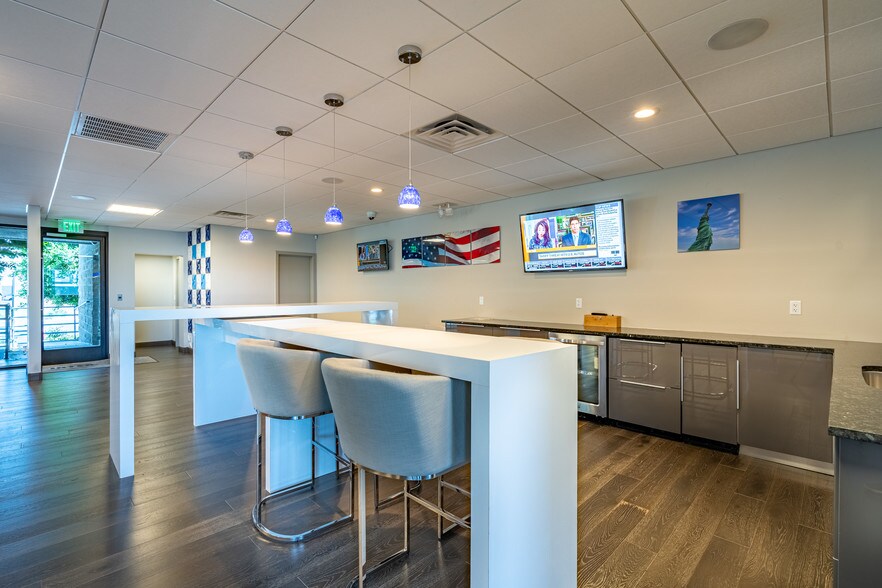 More Photos Of 531 E Bethany Home Rd, Phoenix Office For Sale