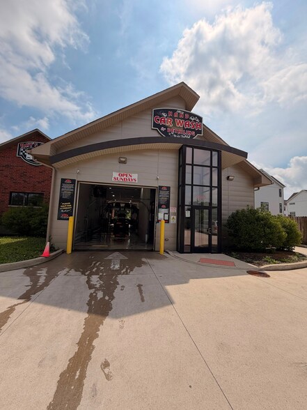 Primary Photo Of 777 Saunders Rd, Riverwoods Carwash For Lease