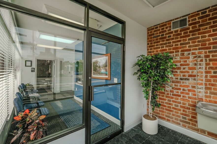 More Photos Of 123 E 6th St, Front Royal Office For Lease