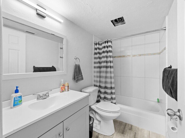 More Photos Of 1000 Stickney Point Rd, Sarasota Multifamily For Sale