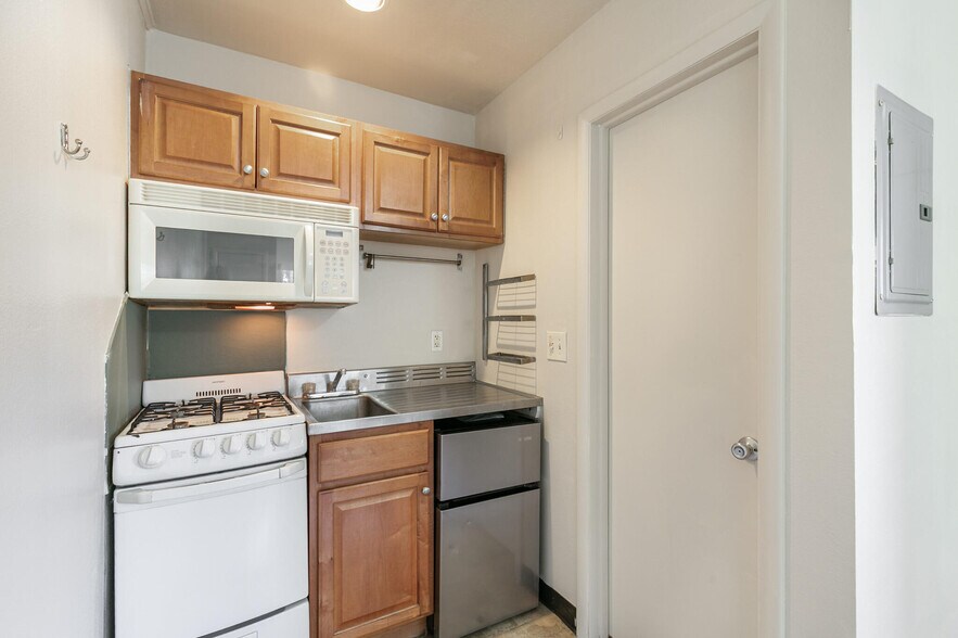More Photos Of 901 Jasmine St, Denver Apartments For Sale