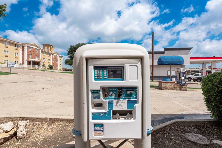 More Photos Of 1704 Teasley Ln, Denton Specialty For Sale