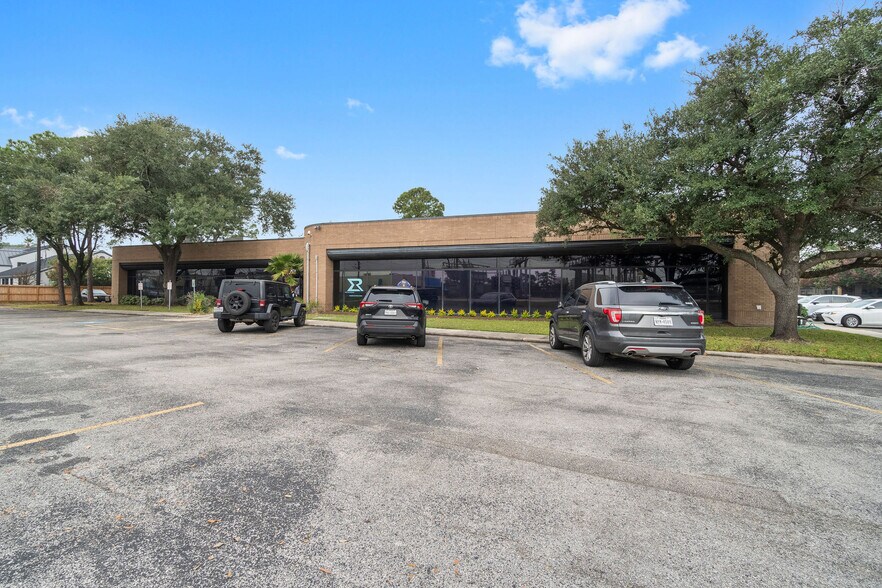 More Photos Of 25307 I-45, Spring Medical For Lease