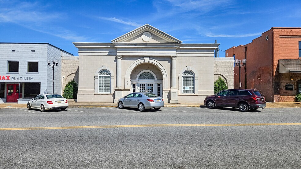 Primary Photo Of 112 N Jefferson St, Athens Bank For Lease