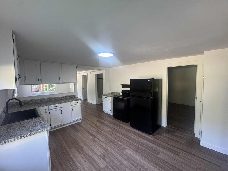 More Photos Of 36 and 38 Summer St, Oakland Self Storage For Sale