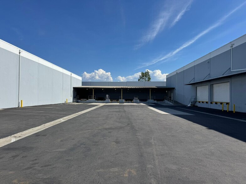 More Photos Of 345 N Baldwin Park Blvd, City of Industry Manufacturing For Lease