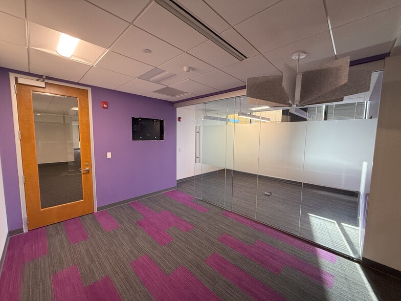 Primary Photo Of 730 Holiday Dr, Pittsburgh Office For Lease