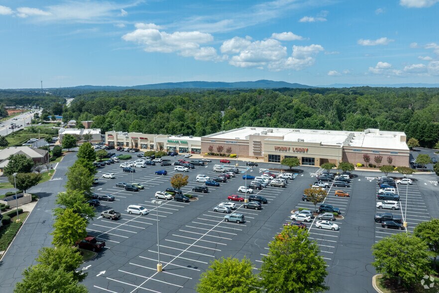 More Photos Of 6005-6007 Wade Hampton Blvd, Taylors General Retail For Lease