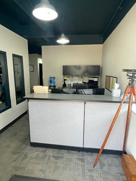 More Photos Of 2601 S Hub Dr, Independence Office For Sale