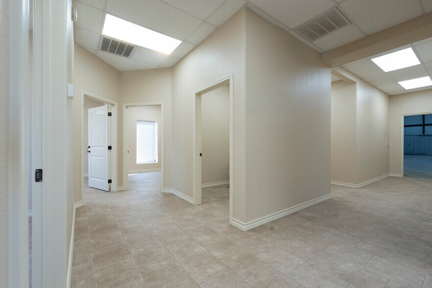 More Photos Of 1806 CR-1101, Midland Warehouse For Lease