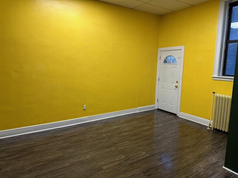 More Photos Of 677 Main St, New Rochelle Storefront Retail Office For Lease