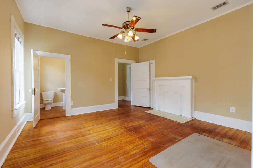 More Photos Of 106 E North St, Valdosta Office For Lease