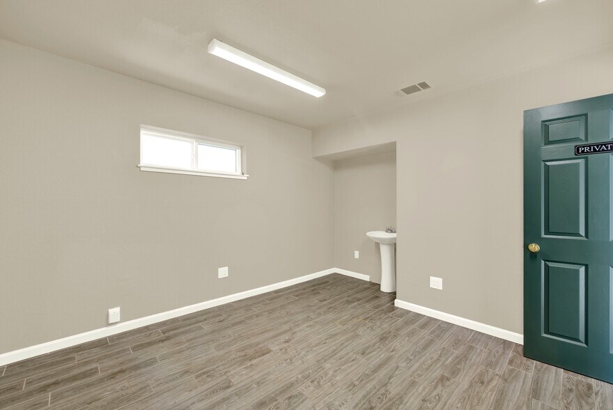 More Photos Of 124 S Porter Rd, Dixon Service For Sale