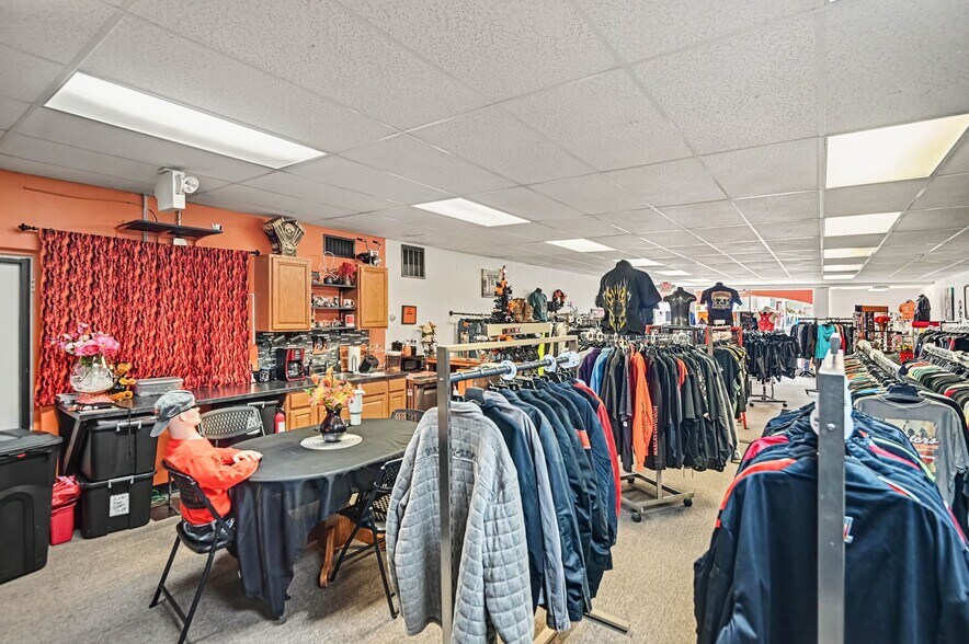 More Photos Of 516-528 Main St, Hamilton Office For Sale