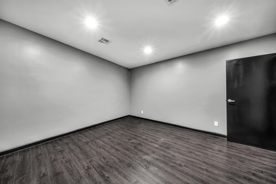 More Photos Of 5727 W Adams Blvd, Los Angeles Warehouse For Sale