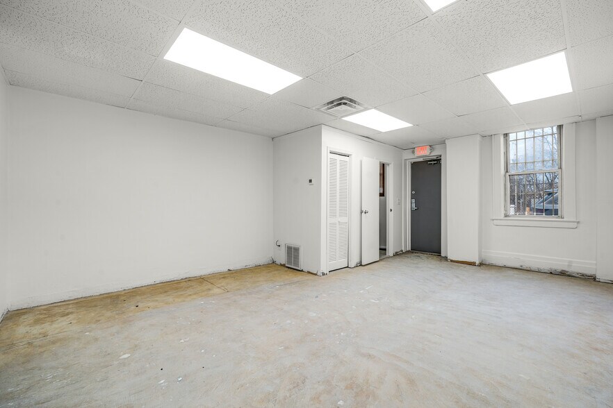 More Photos Of 321-335 Maple St, Perth Amboy Storefront Retail Residential For Lease