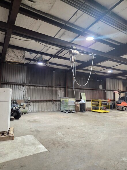 More Photos Of 1100 Old Salem Rd NE, Albany Manufacturing For Sale
