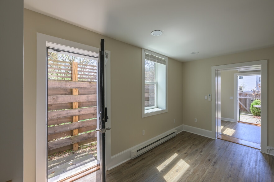 More Photos Of 237 Warren St, Hudson Storefront Retail Residential For Sale