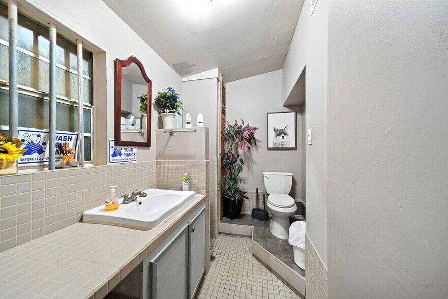 More Photos Of 501 S Main St, Highlands Freestanding For Sale