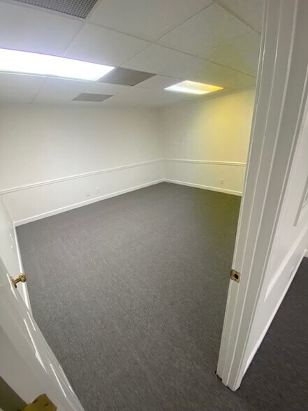 More Photos Of 419 E Crossville Rd, Roswell Medical For Lease