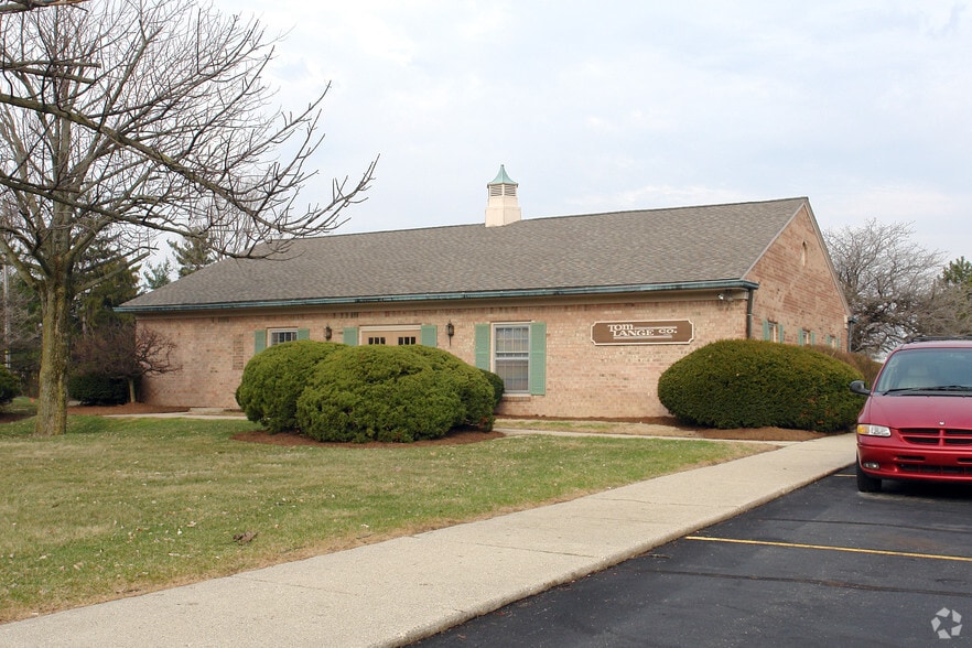 More Photos Of 5022 E 62nd St, Indianapolis Office For Sale