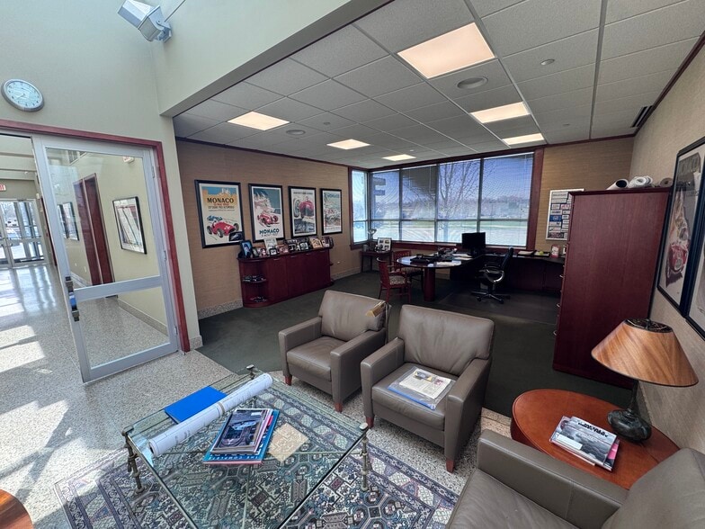 More Photos Of 1159 N Main St, Glendale Heights Office For Sale