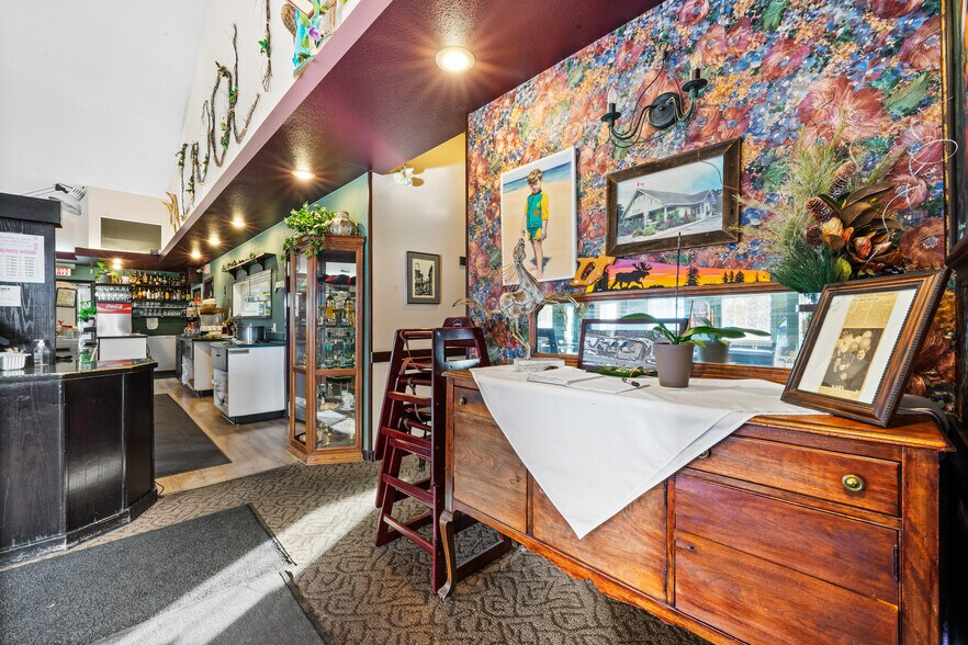 More Photos Of 1916 10th Av, Spruce View Restaurant For Sale