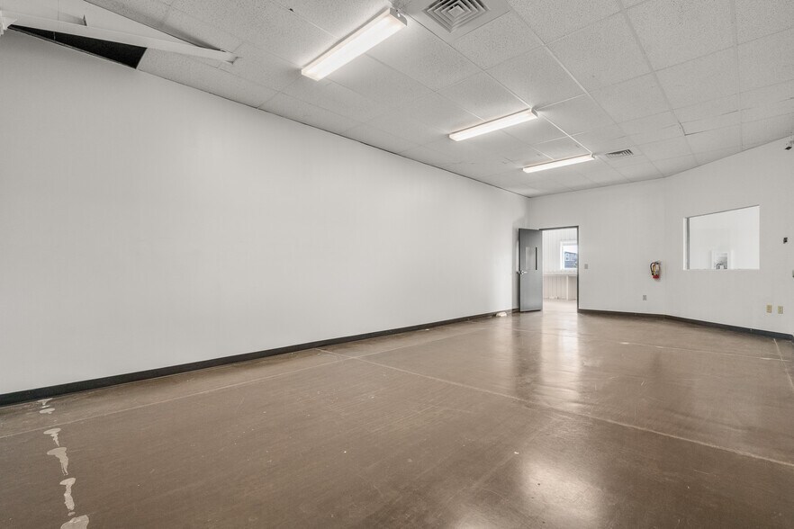 More Photos Of 607 N Gilbert St, Castle Rock Industrial For Sale