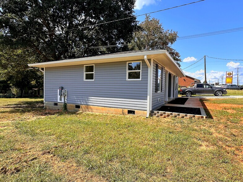 More Photos Of 5735 Fallston Rd, Lawndale Flex For Sale