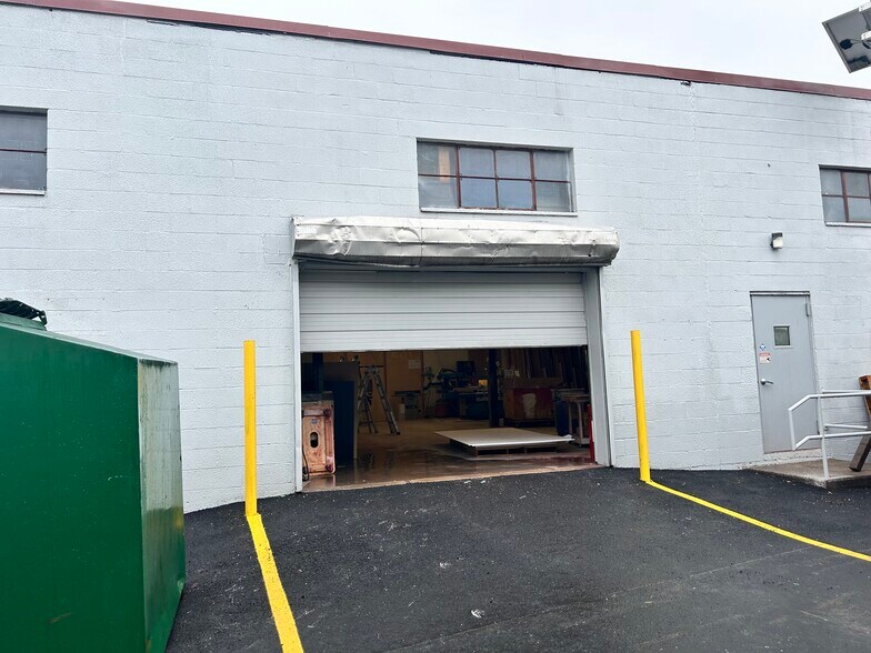 More Photos Of 150 Commerce Rd, Carlstadt Warehouse For Lease