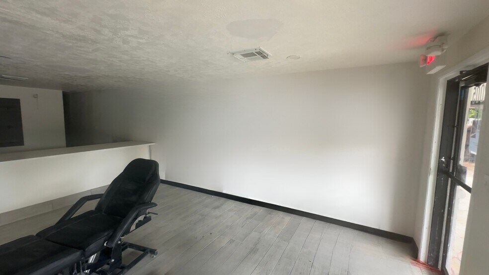 More Photos Of 2005 Ward Rd, Baytown General Retail For Sale