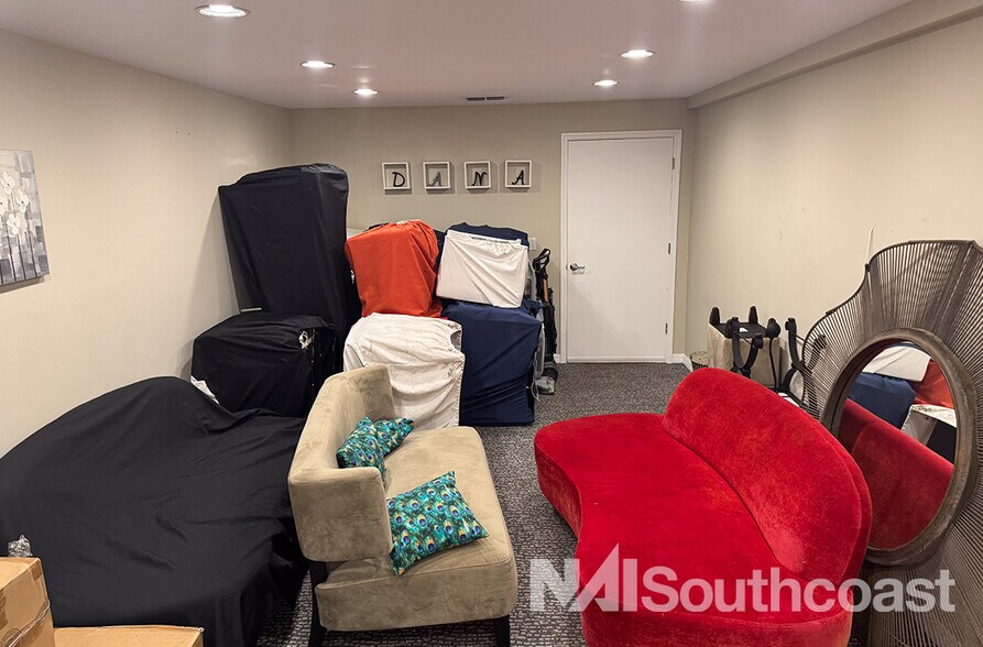 More Photos Of 2928-2934 SE Monroe St, Stuart Warehouse For Lease