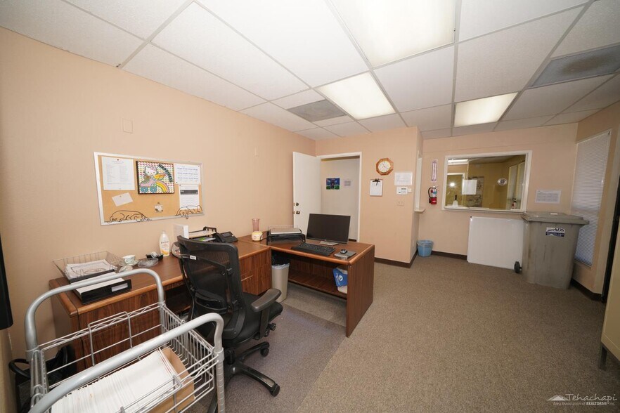 More Photos Of 20031 W Valley Blvd, Tehachapi Office For Sale