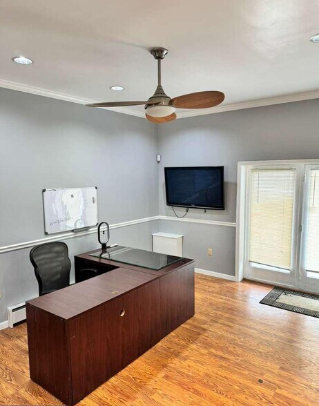 More Photos Of 250 E Cleveland Ave, Norwood Light Distribution For Sale