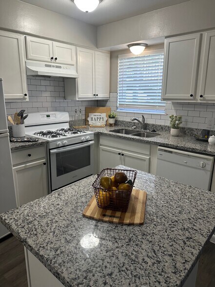 Primary Photo Of 1101 E Main St, League City Apartments For Sale