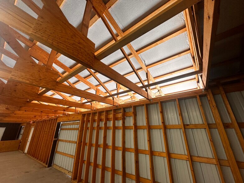 More Photos Of 522A S Main St, Broadway Flex For Sale