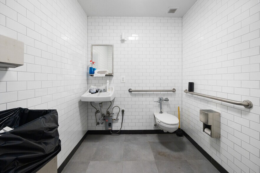 More Photos Of 37 Bridge St, Brooklyn Apartments For Lease