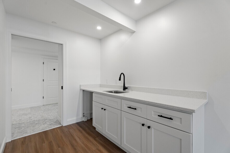 More Photos Of 44 Williams Ave, Mystic General Retail For Sale