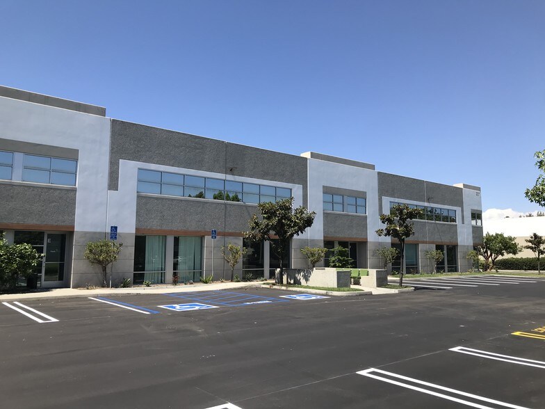 More Photos Of 201 Bernoulli Cir, Oxnard Warehouse For Lease